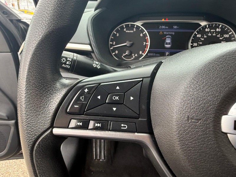 Nissan Altima Vehicle Image 20