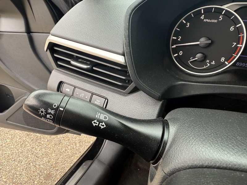 Nissan Altima Vehicle Image 22