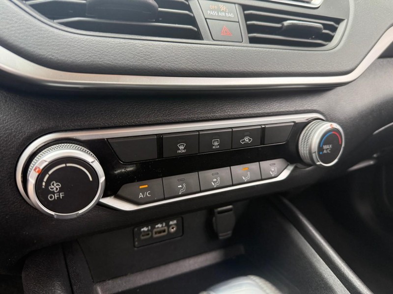 Nissan Altima Vehicle Image 25