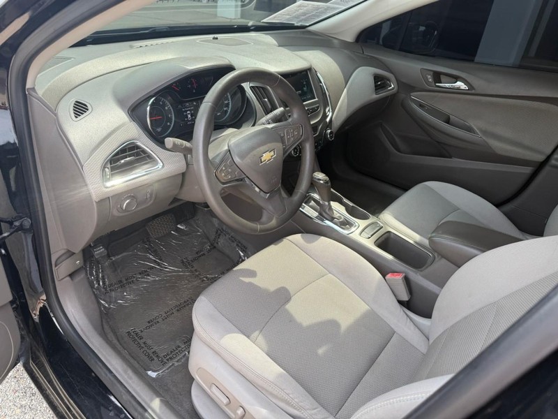 Chevrolet Cruze Vehicle Image 10