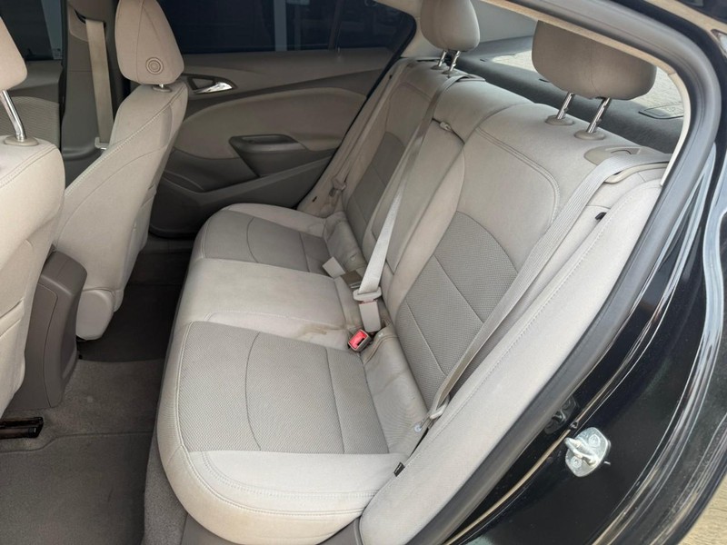 Chevrolet Cruze Vehicle Image 11