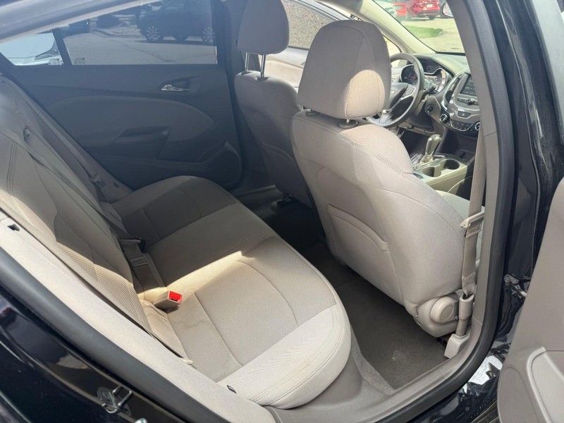 Chevrolet Cruze Vehicle Image 15