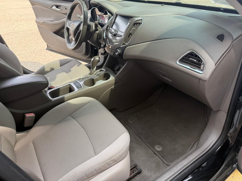 Chevrolet Cruze Vehicle Image 17