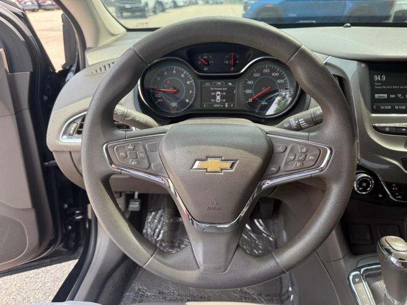 Chevrolet Cruze Vehicle Image 18