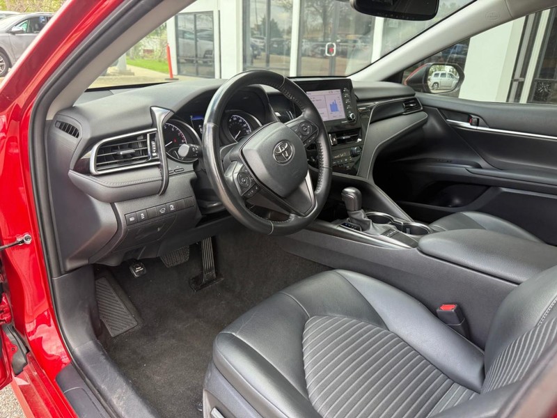 Toyota Camry Vehicle Image 10