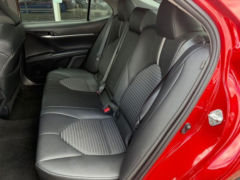 Toyota Camry Vehicle Image 11