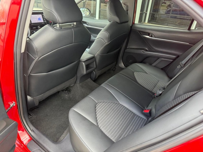 Toyota Camry Vehicle Image 12