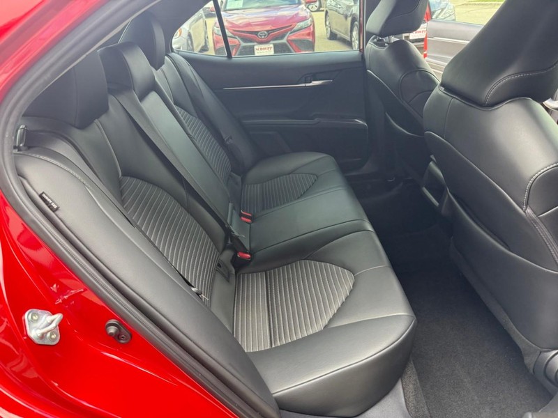 Toyota Camry Vehicle Image 13