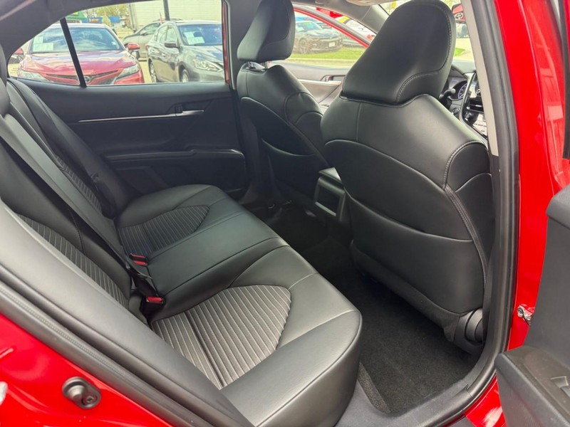 Toyota Camry Vehicle Image 14