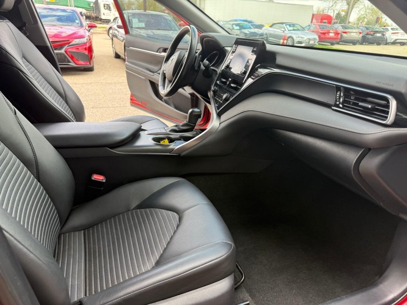 Toyota Camry Vehicle Image 16