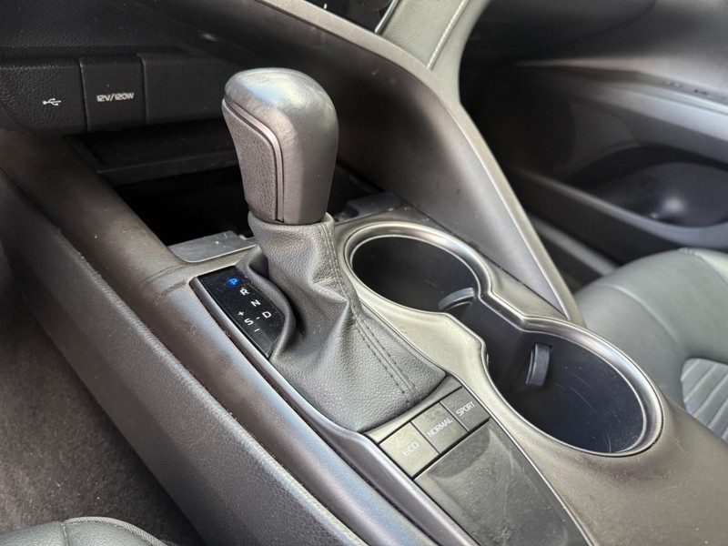 Toyota Camry Vehicle Image 26