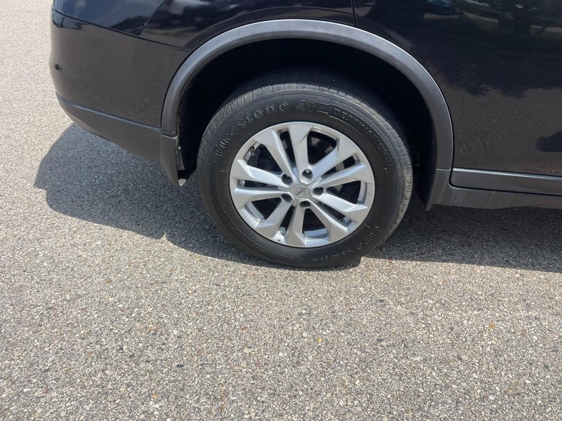 Nissan Rogue Vehicle Image 08