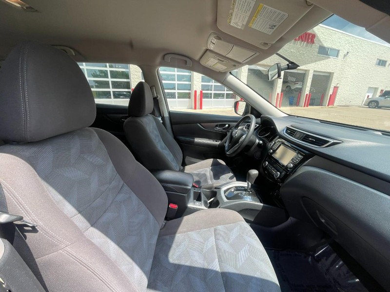 Nissan Rogue Vehicle Image 10