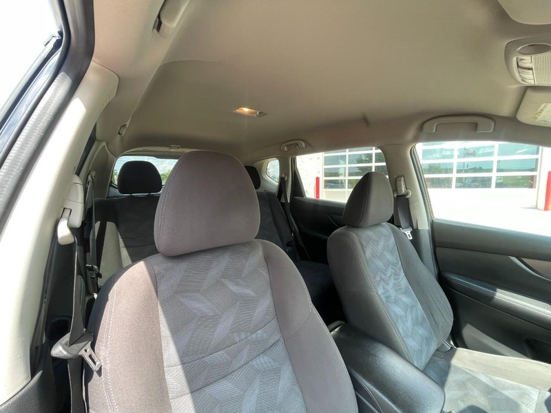 Nissan Rogue Vehicle Image 11