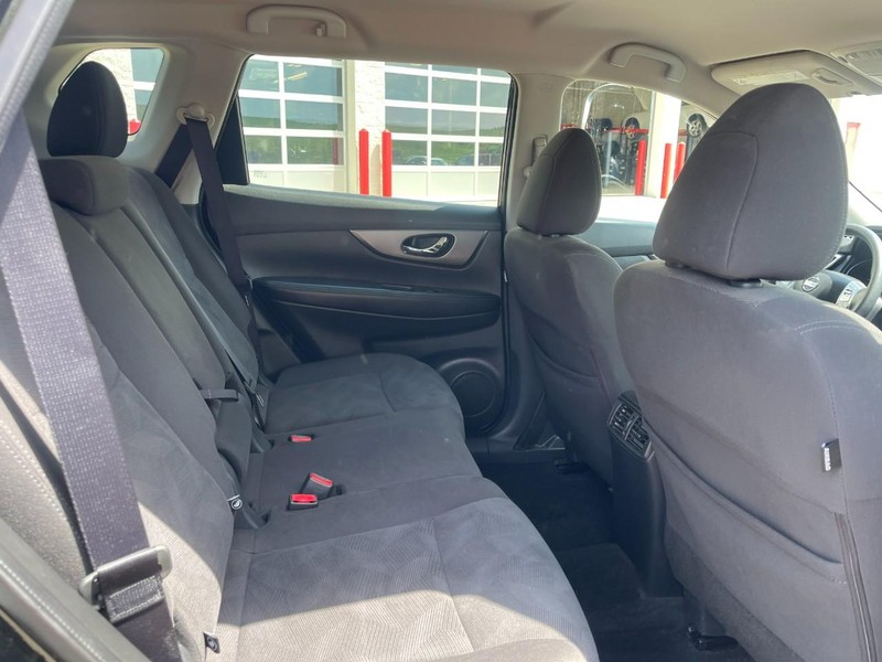 Nissan Rogue Vehicle Image 13