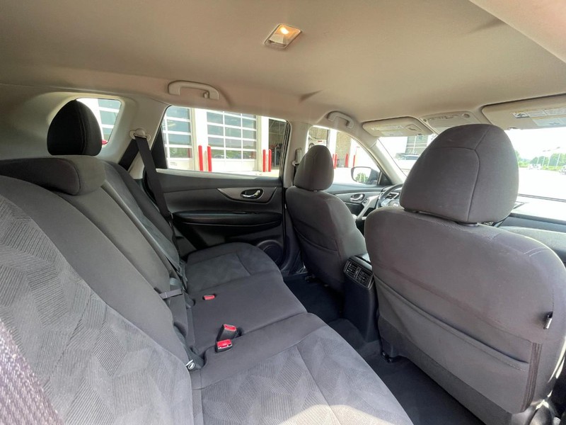 Nissan Rogue Vehicle Image 14