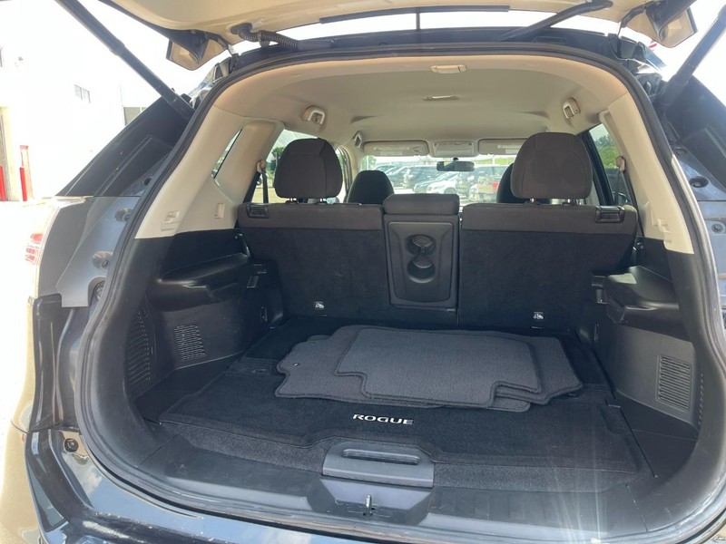 Nissan Rogue Vehicle Image 16