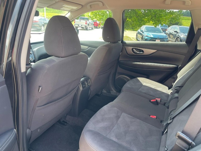 Nissan Rogue Vehicle Image 18