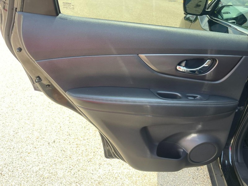 Nissan Rogue Vehicle Image 19