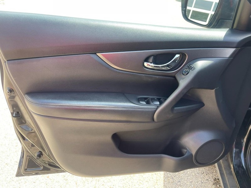 Nissan Rogue Vehicle Image 22