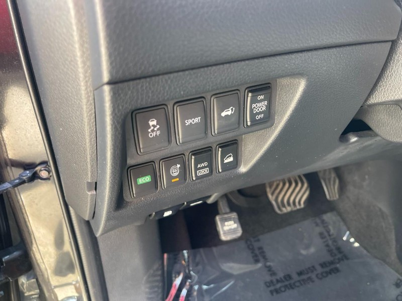 Nissan Rogue Vehicle Image 24