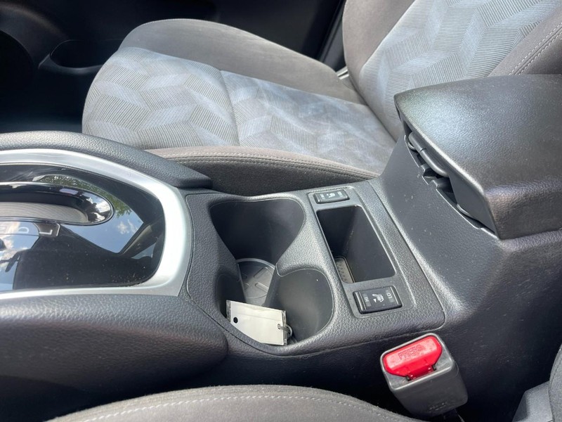 Nissan Rogue Vehicle Image 26