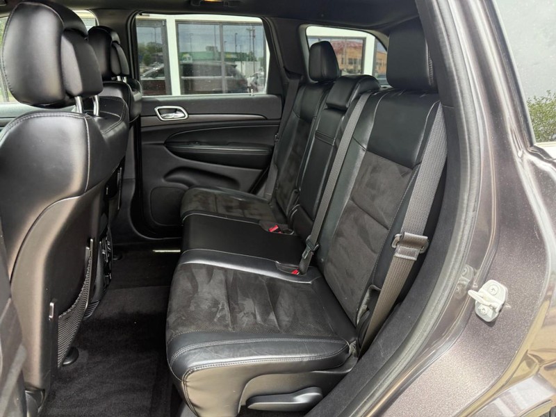 Jeep Grand Cherokee Vehicle Image 11