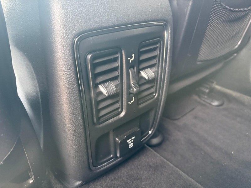 Jeep Grand Cherokee Vehicle Image 13