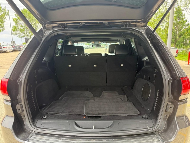 Jeep Grand Cherokee Vehicle Image 14