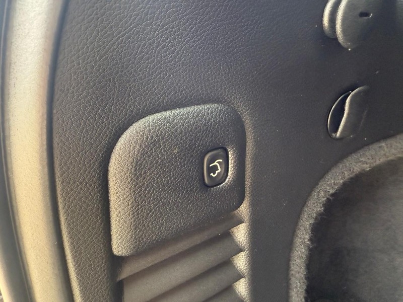 Jeep Grand Cherokee Vehicle Image 16