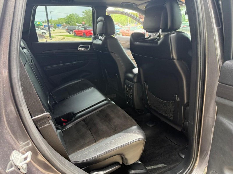 Jeep Grand Cherokee Vehicle Image 18