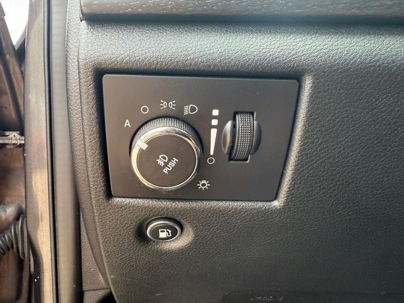 Jeep Grand Cherokee Vehicle Image 21