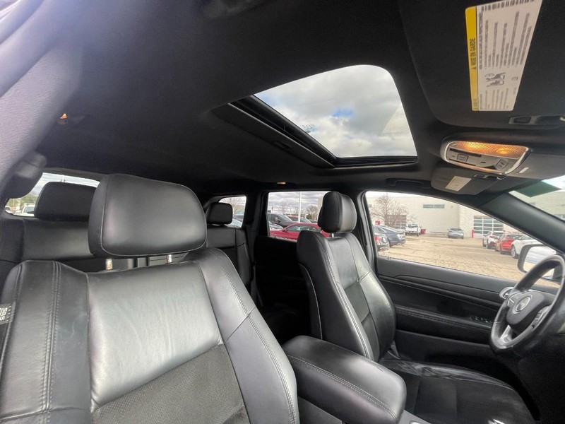 Jeep Grand Cherokee Vehicle Image 34