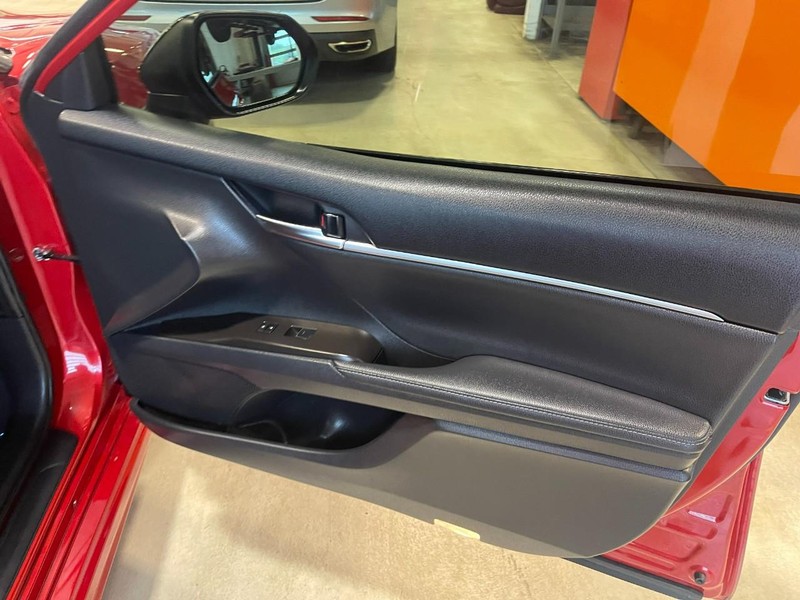 Toyota Camry Vehicle Image 10