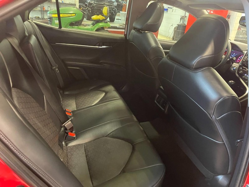 Toyota Camry Vehicle Image 11