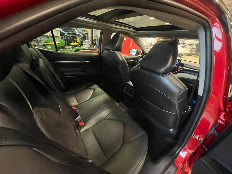 Toyota Camry Vehicle Image 12