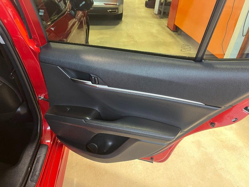 Toyota Camry Vehicle Image 13