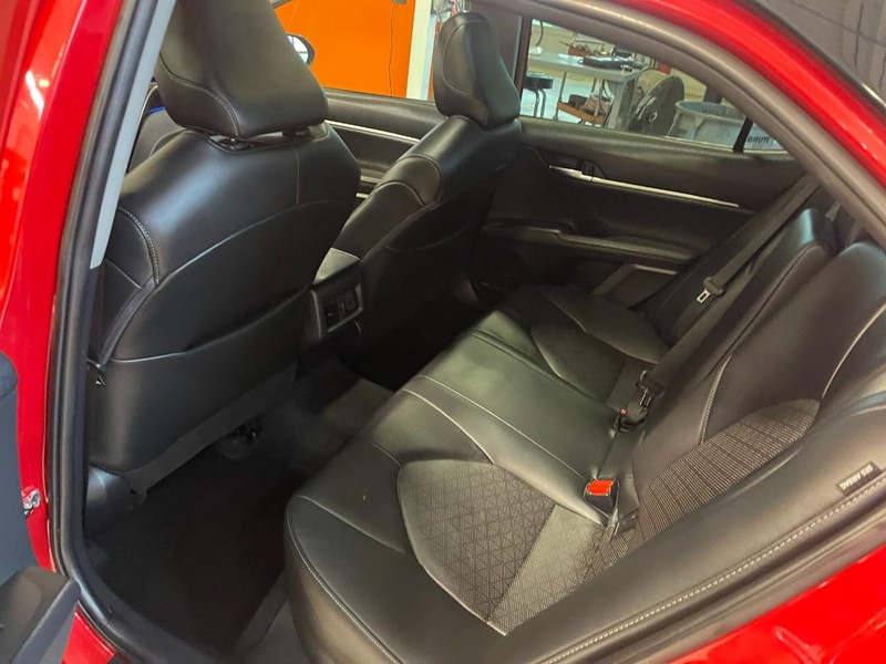 Toyota Camry Vehicle Image 14