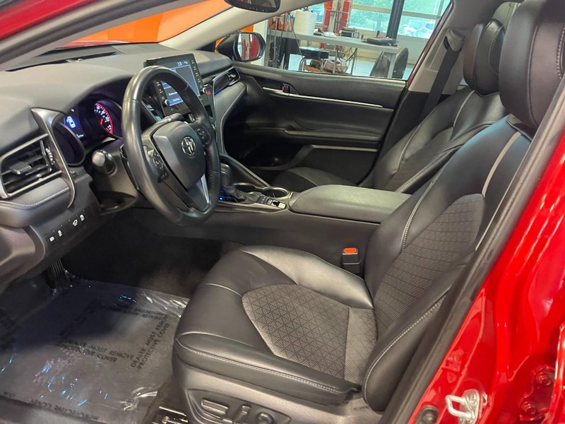 Toyota Camry Vehicle Image 16