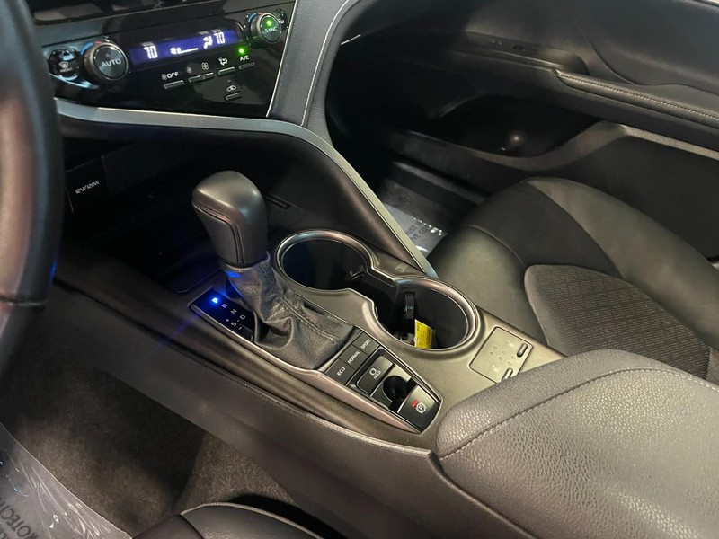 Toyota Camry Vehicle Image 21