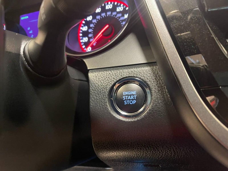 Toyota Camry Vehicle Image 32