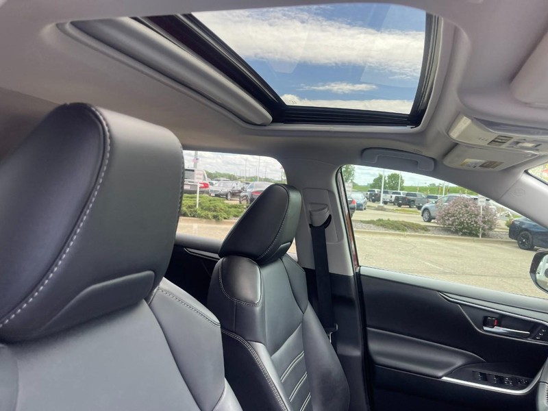 Toyota RAV4 Vehicle Image 11