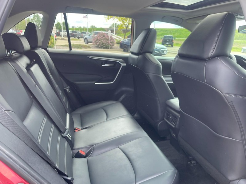 Toyota RAV4 Vehicle Image 14
