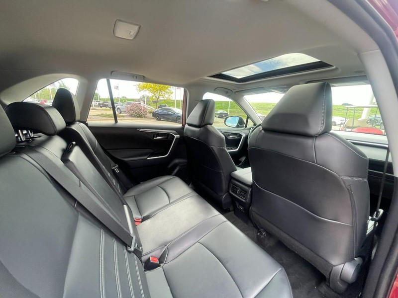 Toyota RAV4 Vehicle Image 15