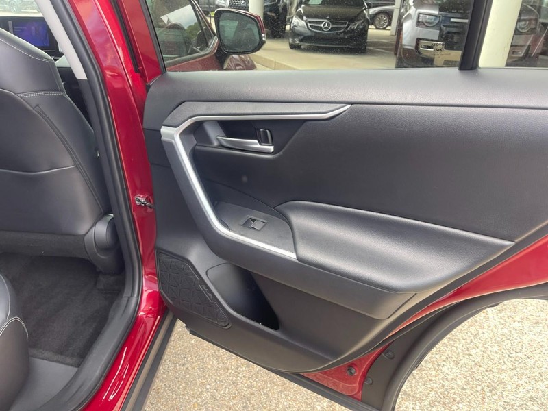 Toyota RAV4 Vehicle Image 16