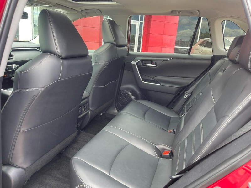 Toyota RAV4 Vehicle Image 18