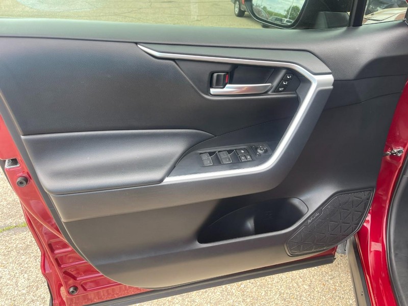 Toyota RAV4 Vehicle Image 22