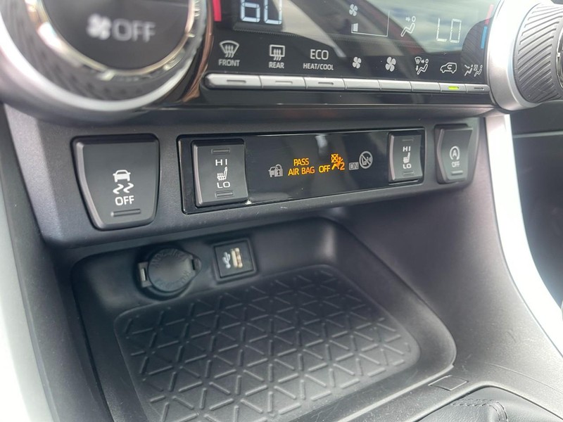 Toyota RAV4 Vehicle Image 34