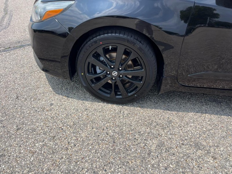 Nissan Altima Vehicle Image 06