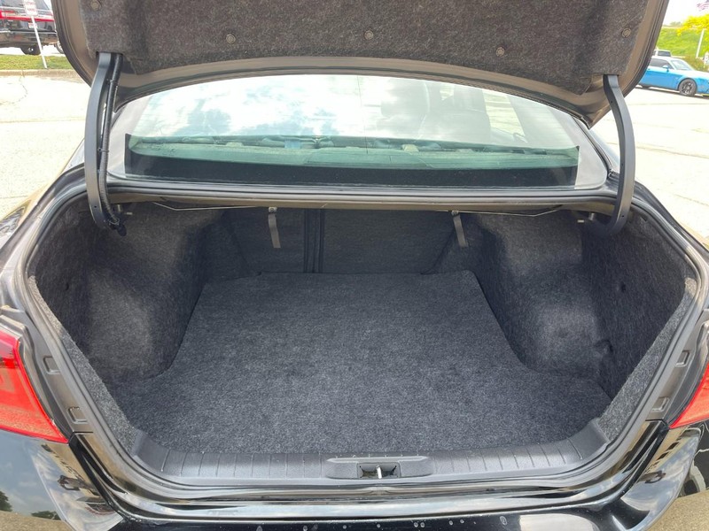 Nissan Altima Vehicle Image 15